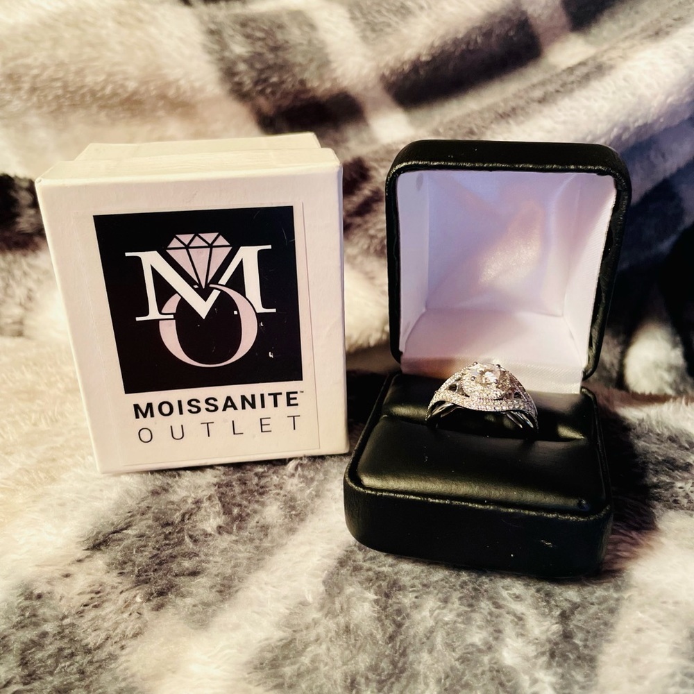 STUNNING Moissanite and 14k gold engagement ring!